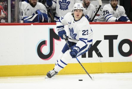 Maple Leafs place Knies on injured reserve and add Alex Nylander on a one-year deal