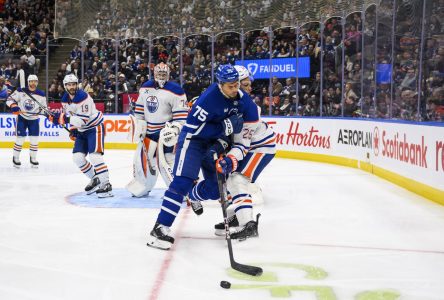 Oilers defenceman Darnell Nurse exits game after Reaves head shot: ‘Dangerous play’