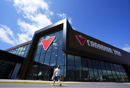 Canadian Tire sees customers make fewer trips to stores to buy fewer items in Q3