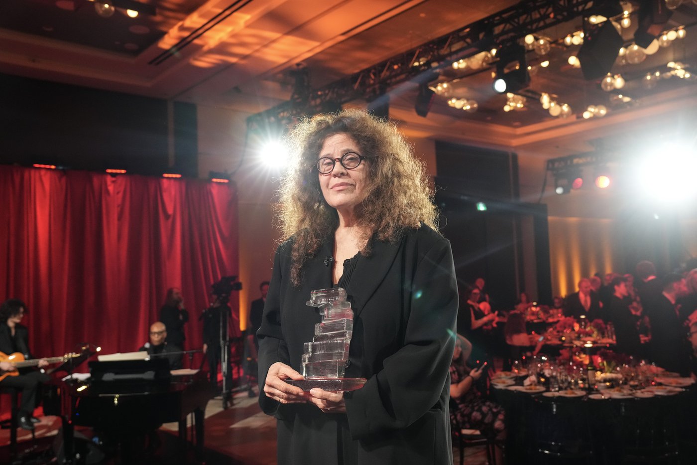 Toronto author Anne Michaels wins Giller Prize for novel ‘Held’