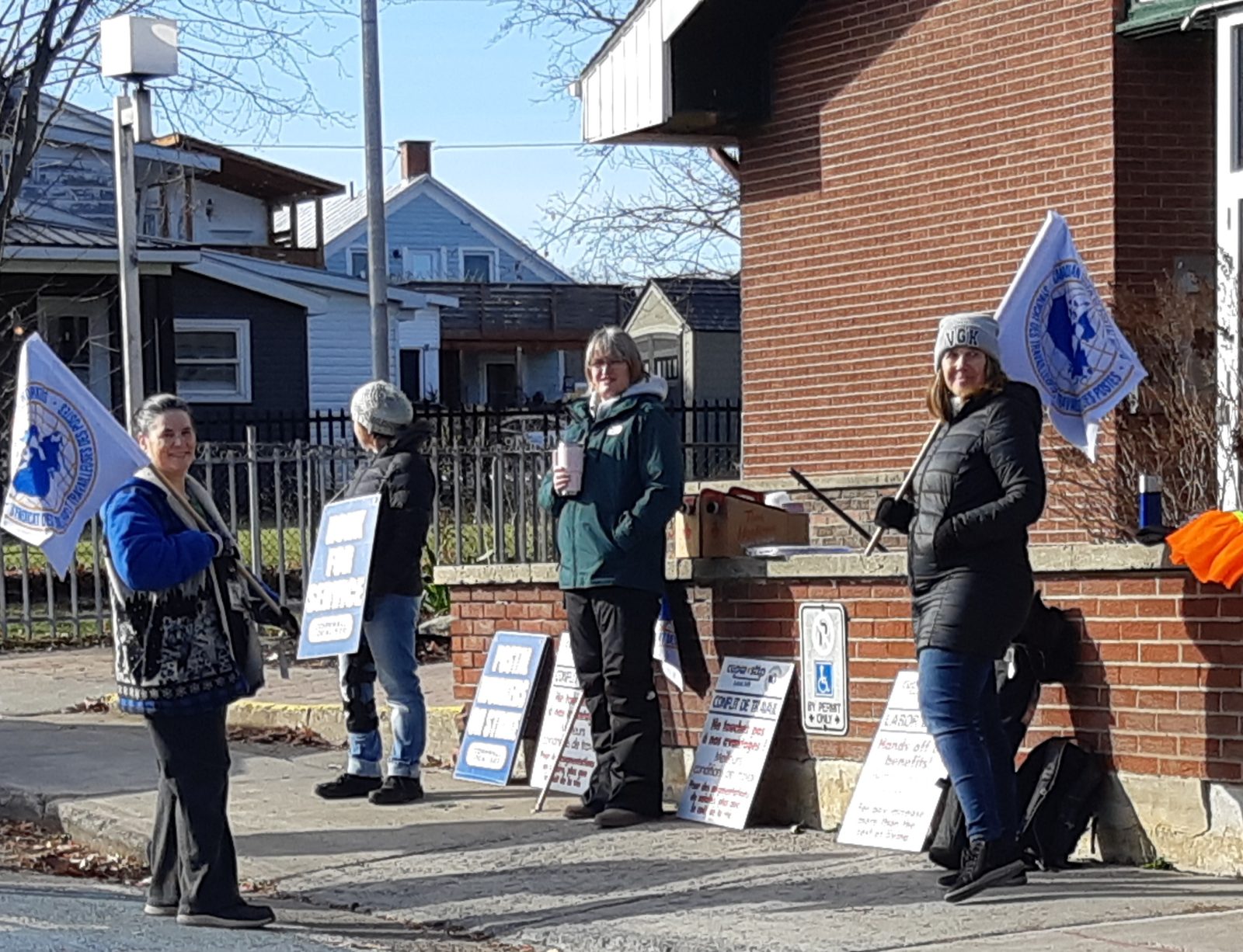 Postal workers strike in Alexandria