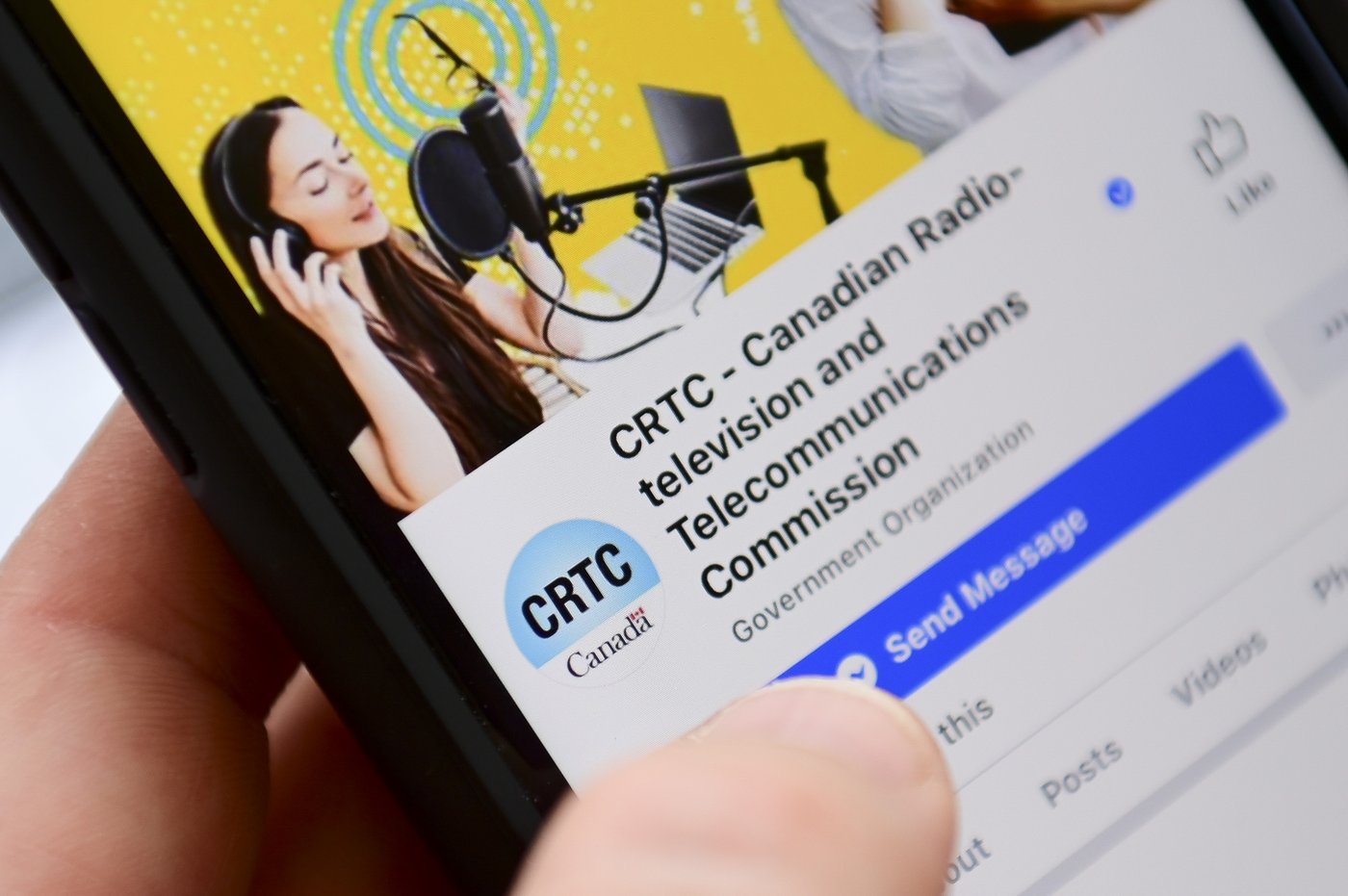 CRTC consulting on potential internet, cellphone account changes