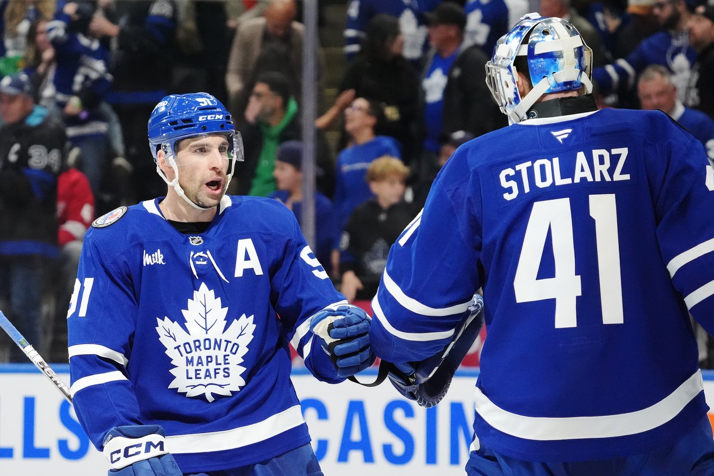 Minus the captaincy, Tavares finds new groove with Maple Leafs