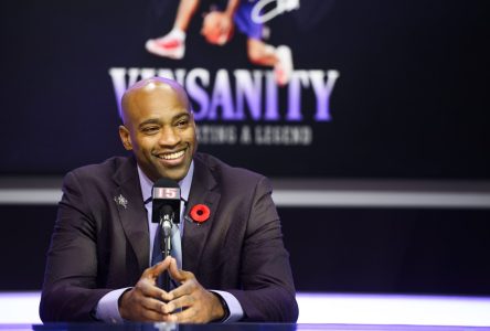 Vince Carter’s No. 15 jersey retired by Toronto Raptors in mid-game ceremony